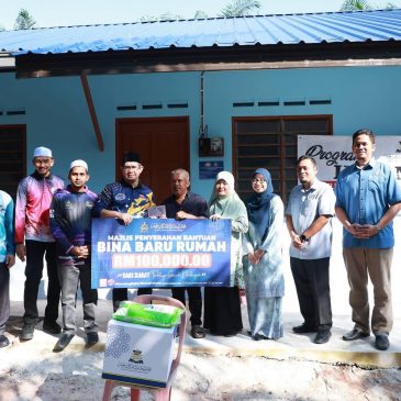 Penyerahan bantuan rumah