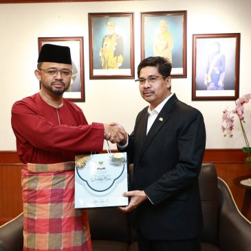 Penyempurnaan zakat oleh Datuk Bandar Majlis Bandaraya Iskandar Puteri