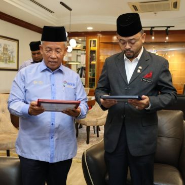 Penyempurnaan zakat perniagaan oleh Koperasi Peserta FELCRA Malaysia Berhad.