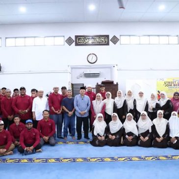 MENDEKATI MASYARAKAT, MENYEMAI BUDAYA WAKAF