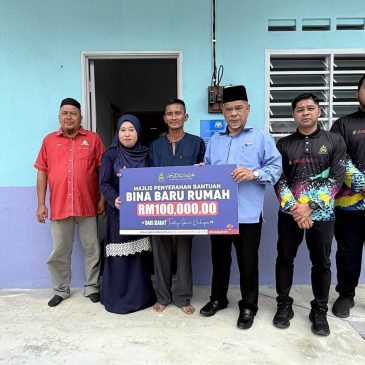 MAINJ SERAH TIGA RUMAH BAHARU KEPADA ASNAF DI KOTA TINGGI